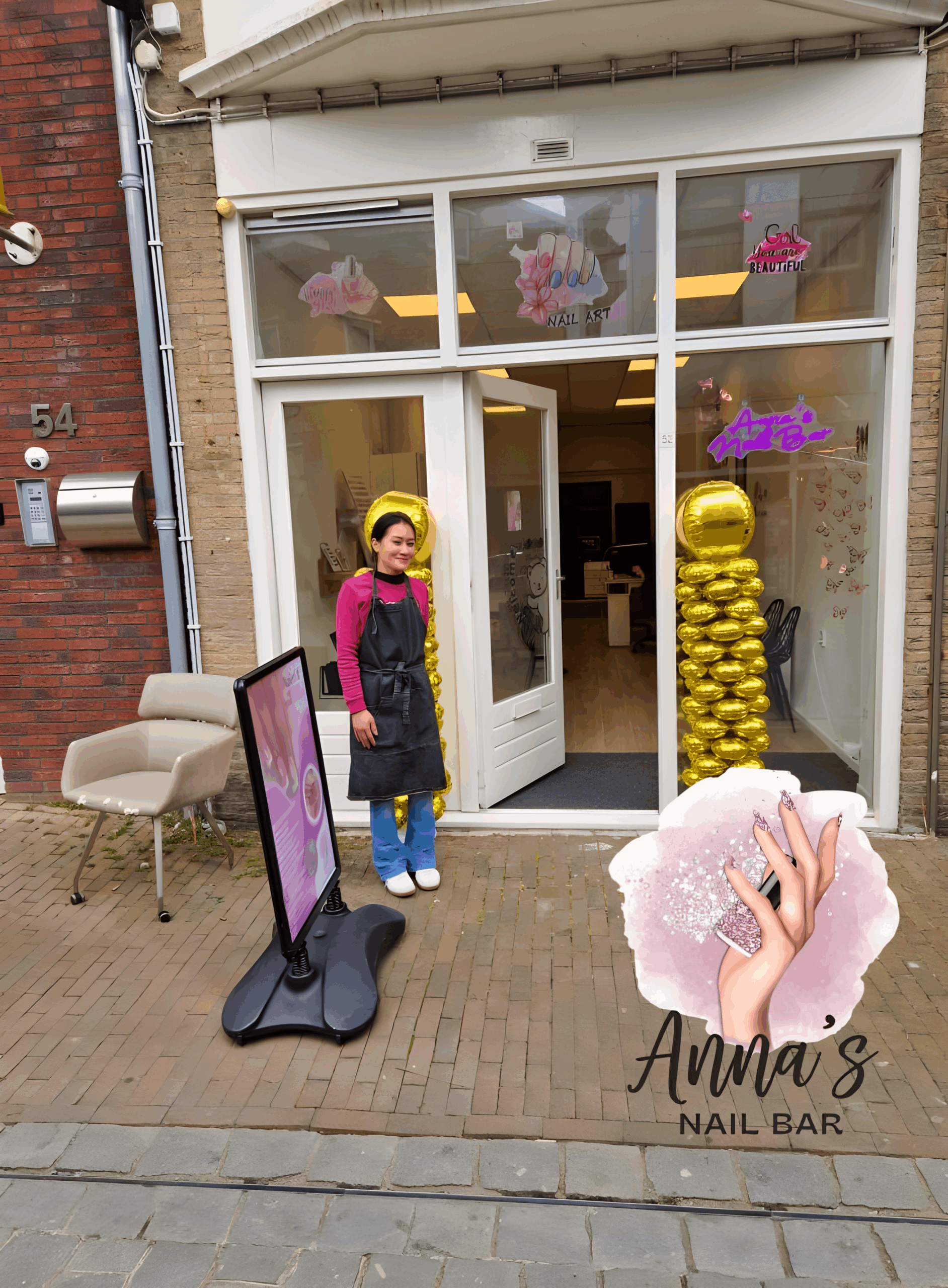 Anna voor de winkel